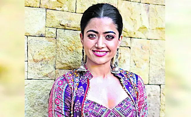 Rashmika dubs first time in Malayalam for The Girlfriend teaser - Sakshi