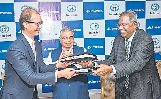 Hinduja shares in Invesco - Sakshi