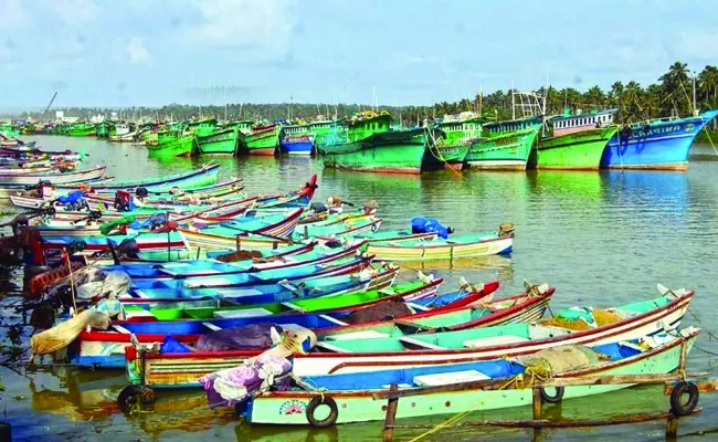 Fishing ban will be implemented from midnight today - Sakshi