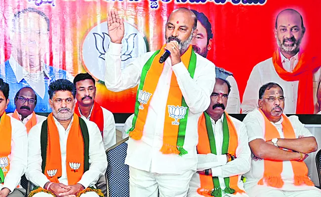 Bandi Sanjay Comments on Congress Party - Sakshi