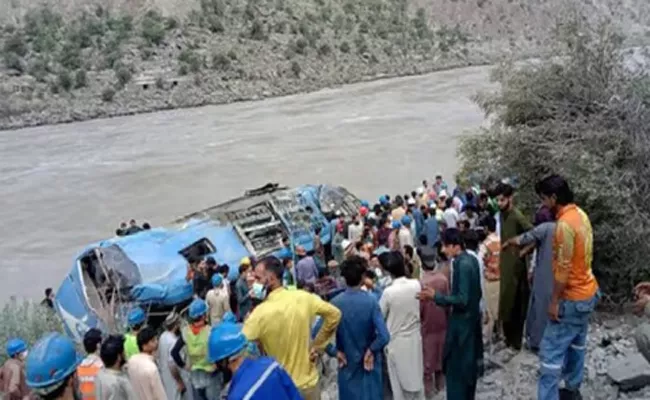 Pakistan: 17 killed, 38 others injured in a road accident at Pakistan - Sakshi