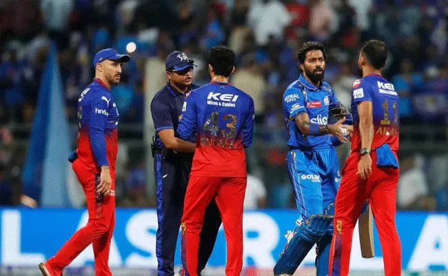 Maxwell, Siraj and Topley Join Forces In A Disastrous Show By RCB - Sakshi