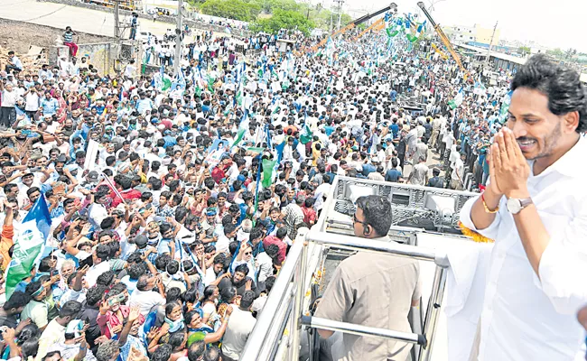 CM YS Jagan bus journey for 9 hours - Sakshi