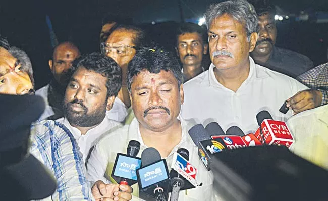 Stone Attack on CM YS Jagan: andhra praedsh - Sakshi