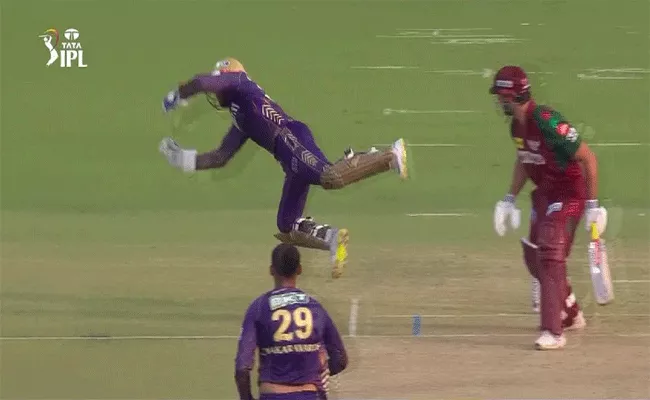 Phil salt Takes stunning catch against lucknow super giants - Sakshi