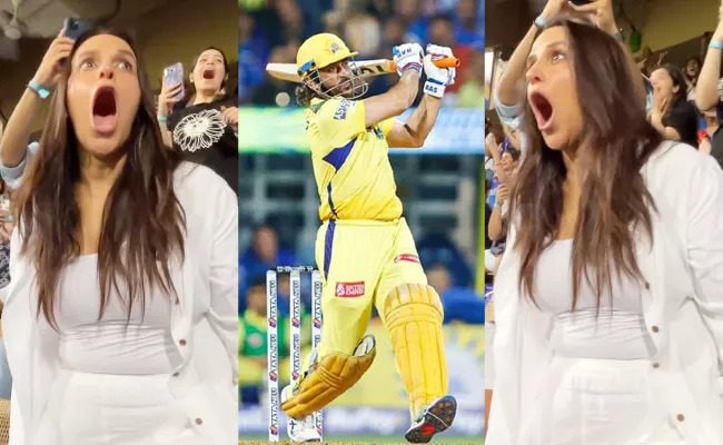 Dhoni Sixes Neha Dhupia Goes Ecstatic MI vs CSK IPL 2024 With Kareena Kapoor - Sakshi