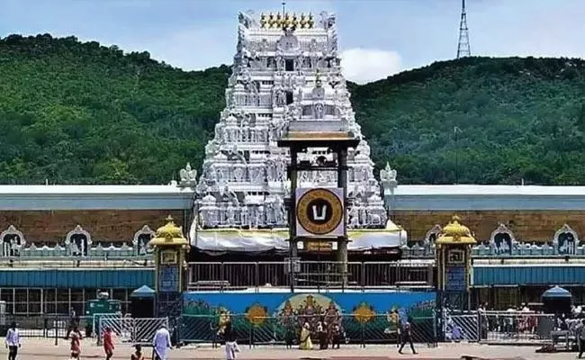 devotees rush normal tirumala - Sakshi