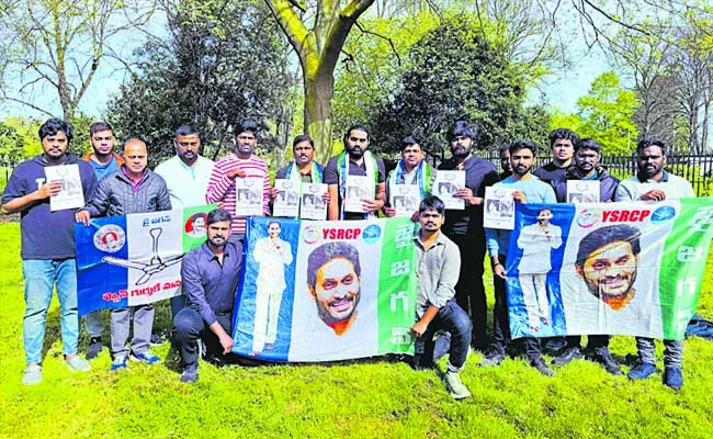 Protest in UK condemning assassination attempt on CM Jagan - Sakshi