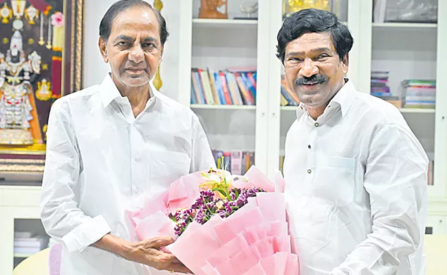 Rajaiah met KCR - Sakshi