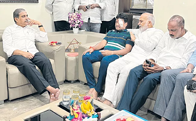 YSRCP Leaders visited Vellampalli Srinivas - Sakshi