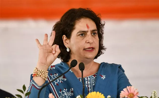 Bjp Wants To Change Constitution Says Priyanka Gandhi - Sakshi