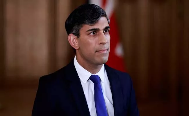 Britain Pm Rishi Sunak Facing Opposition On Smoking Ban Law - Sakshi