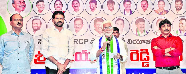 మాట్లాడుతున్న నెల్లూరు ఎంపీ అభ్యర్థి విజయసాయిరెడ్డి - Sakshi