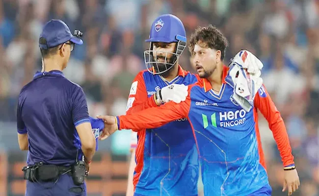 Pagal Vagal Hai Kya: Kuldeep Lashes Out at DC Teammate Pant Reacts - Sakshi