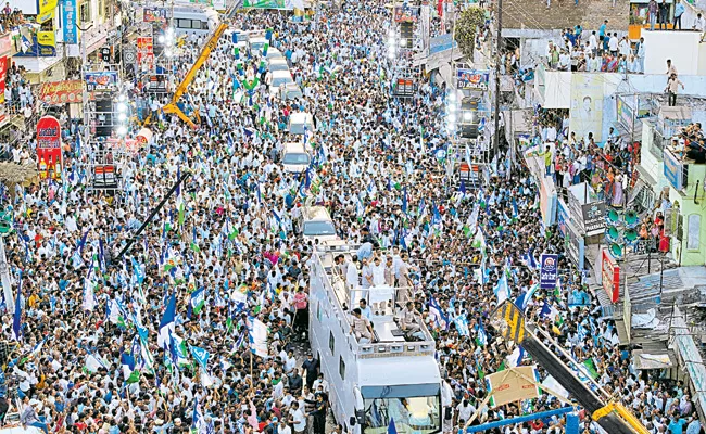 Huge Public Support To CM YS Jagan Memantha Siddham Bus Yatra - Sakshi