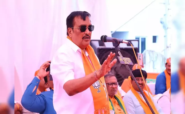 Lok sabha elections 2024: Gujarat BJP chief misses Vijay Muhurat due to crowd at road show - Sakshi