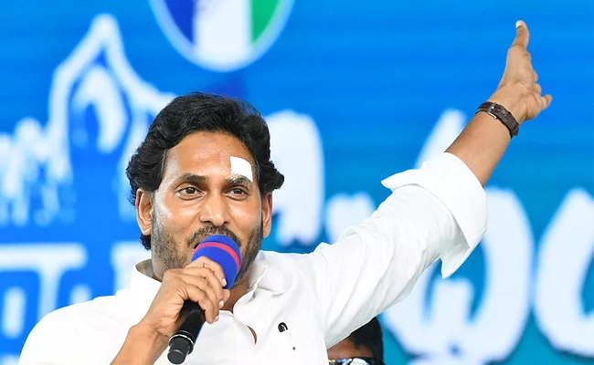 CM Jagan Aggressive Comments At Kakinada Memantha Siddham Meeting - Sakshi