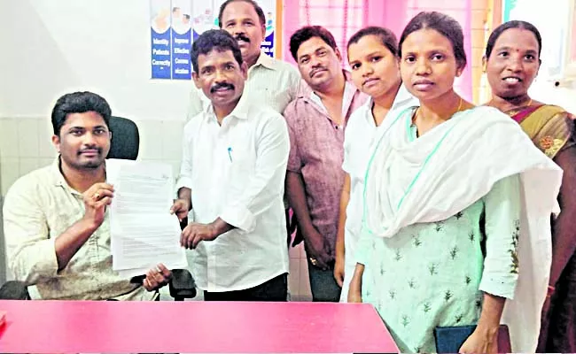 Health assistants  thanked andhra pradesh cm ys jagan mohan reddy - Sakshi