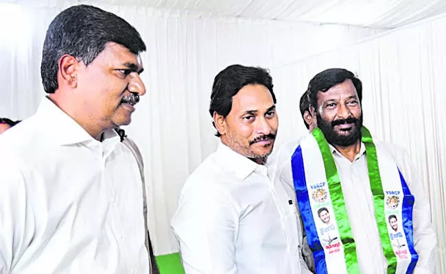 Putta Purushottamareddy joined YSRCP - Sakshi