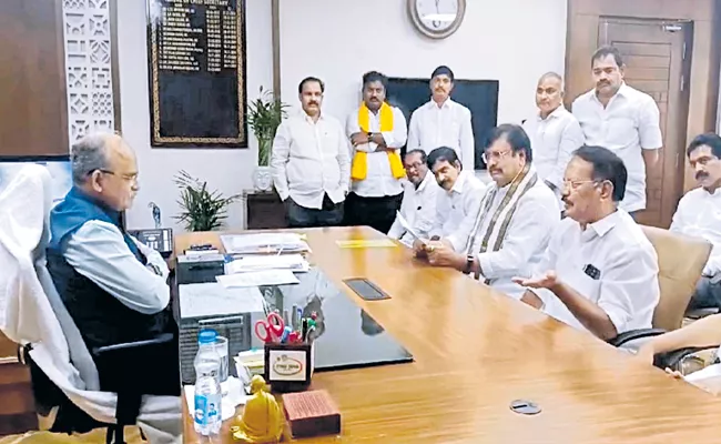 TDP Leaders Met With AP CS Jawahar Reddy On Pensions Distribution - Sakshi