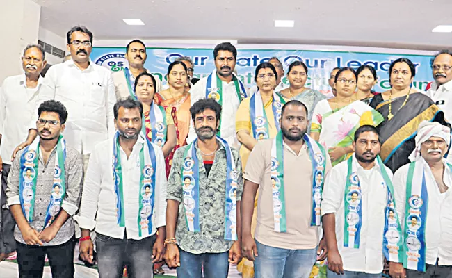 Huge joinings in ysrcp - Sakshi