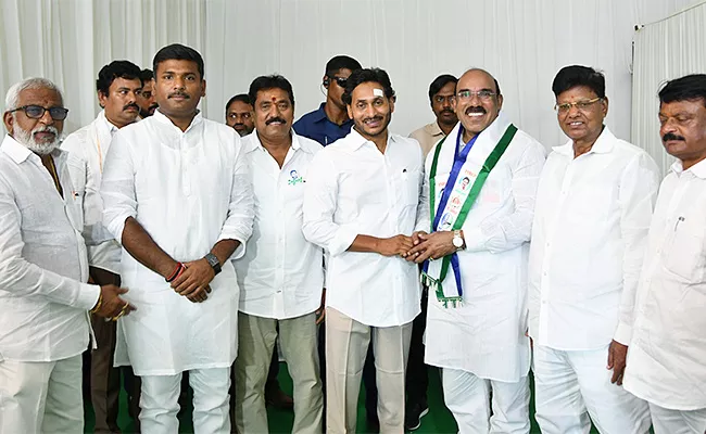 TDP And BJP Key Leaders Joins YSRCP - Sakshi