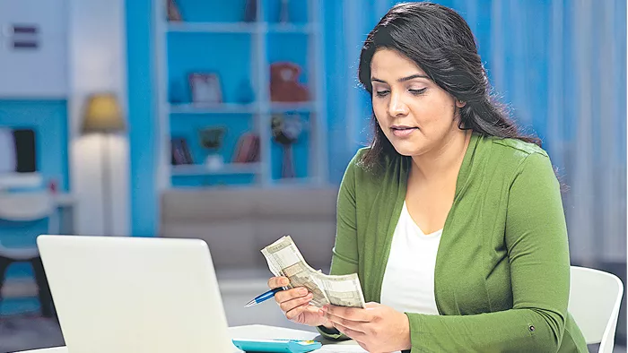 Indian women are financially literate - Sakshi