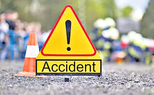 Suryapet road Accident: Lorry Auto Car Collision At HYD Vijayawada Highway - Sakshi