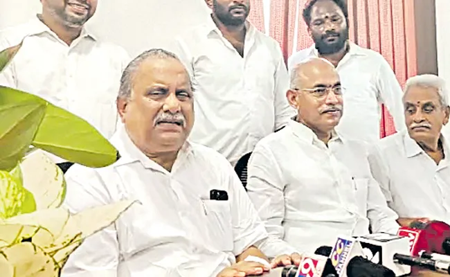 Mudragada Padmanabham comments over Pawan Kalyan - Sakshi