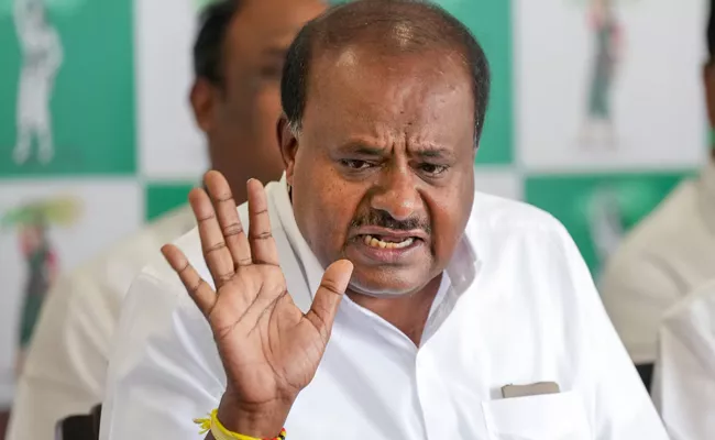 Lok sabha elections 2024: Former CM Kumaraswamy files nomination from Mandya Lok Sabha seat - Sakshi