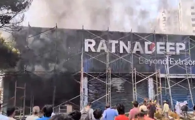 Fire Accident In Ratnadeep Super Market At Rajendra nagar - Sakshi