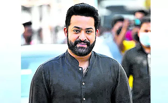 Jr NTR joins Hrithik Roshan in War 2 - Sakshi