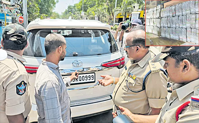 నగదుతో పట్టుబడిన కదిరి టీడీపీ అభ్యర్థి కందికుంట వెంకటప్రసాద్‌కు  చెందిన కారు.. పోలీసులు స్వా«దీనం చేసుకున్న నగదు   