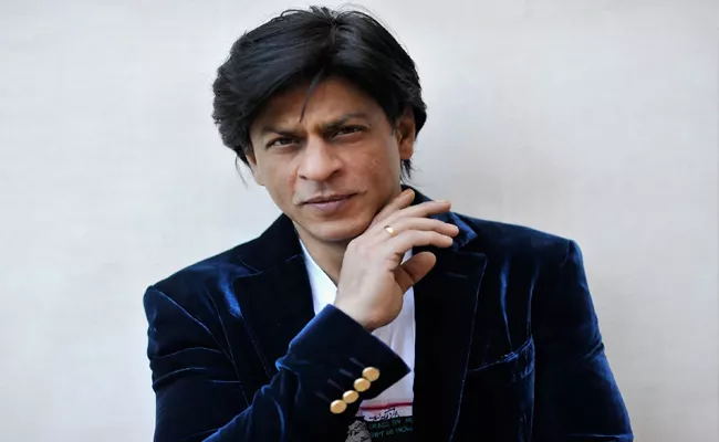 Bollywood Hero Shah Rukh Khan Crashed Car On Don 2 Sets