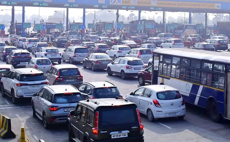 Hyderabad Vijayawada Highway Huge Traffic As People Flock To Home Town For Voting