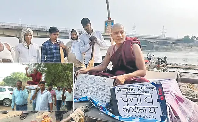 Gorakhpur Independent candidate arrives on bier to file nomination papers