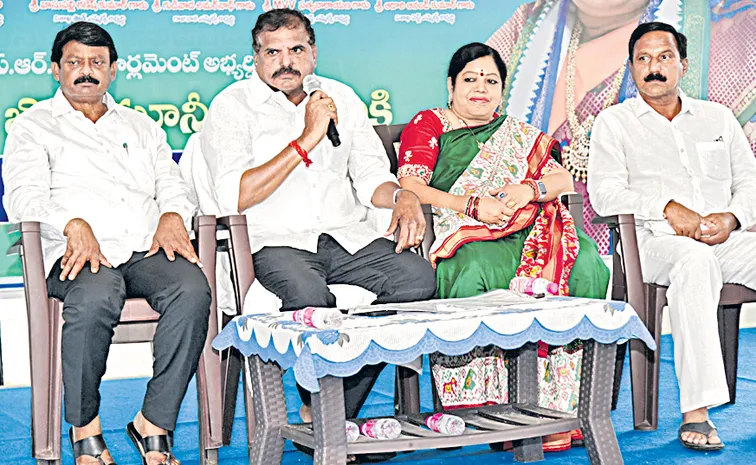 Jagan took oath as CM in Visakha