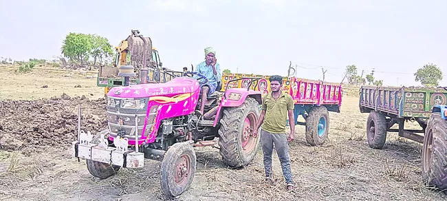 మట్టి తరలిస్తున్న వారిపై కేసు