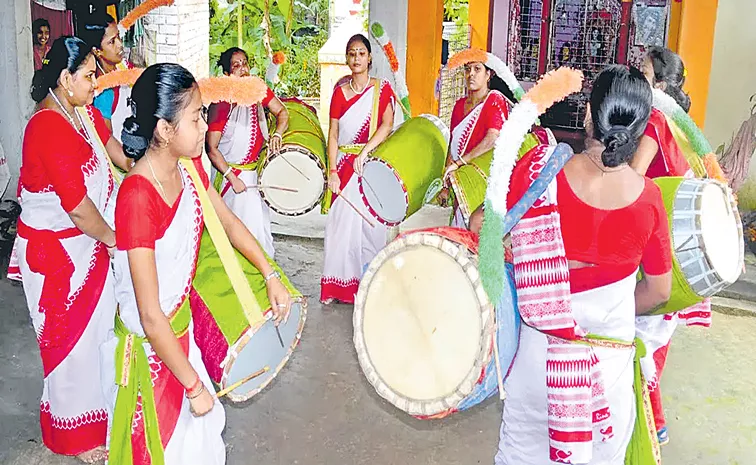 Lok Sabha Election 2024: Women in Dhakis rock and roll during polling season