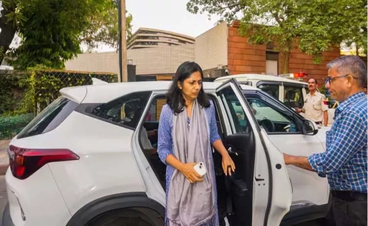 Swathi Maliwal Breaches Security At Cm Kejriwal Residence