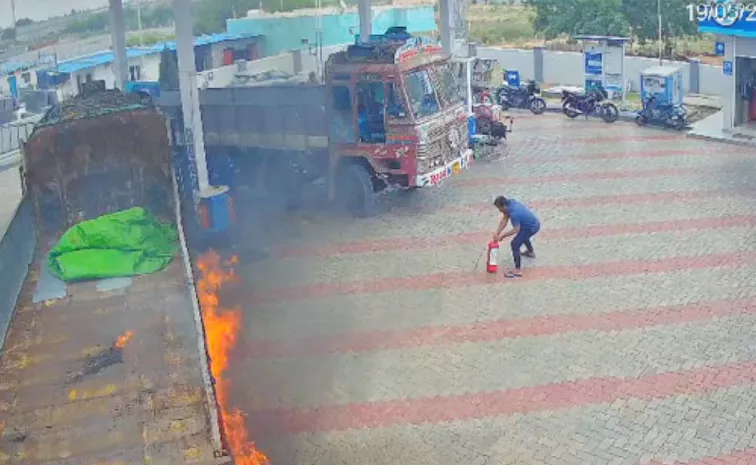 Diesel Tank Of Lorry Exploded In A Petrol Station In Bhuvanagiri