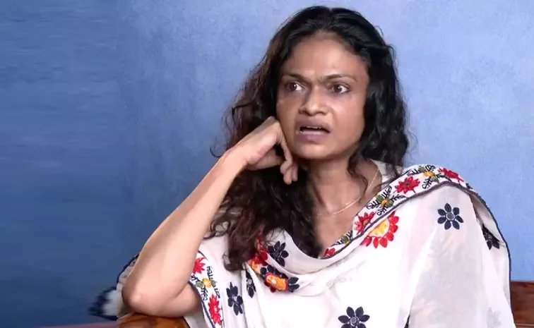 Karthik Kumar Takes Legal Action Against Singer Suchitra