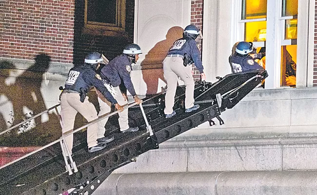 Israel-Hamas war: Protesters clash on UCLA campus