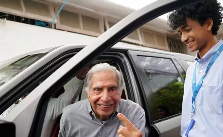 Ratan Tata casts vote in Mumbai