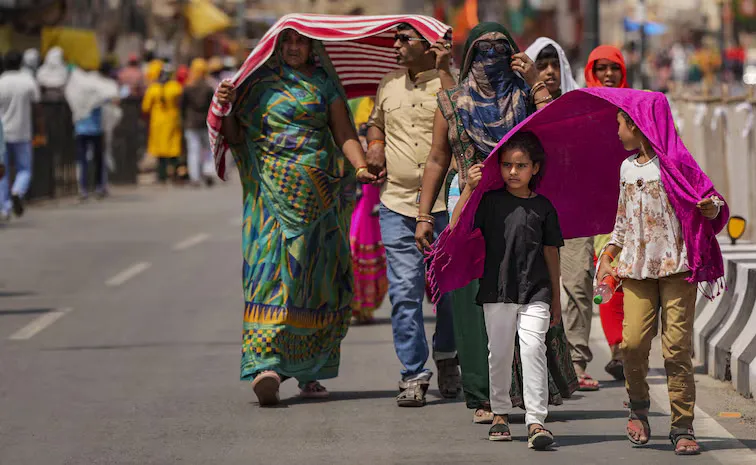 Chandigarh City Weather Report Curfew Like situation in Markets