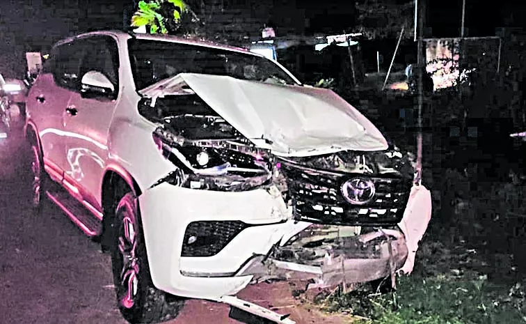 Accident car for YSRCP Prattipadu candidate