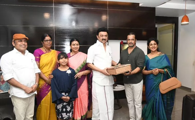 Arjun's Daughter Wedding Invitation Given To MK Stalin