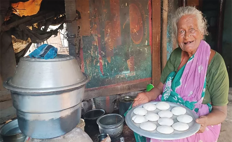 This 84-YO Tamil Nadu Grandmother Sells Idlis For Just Rs 2