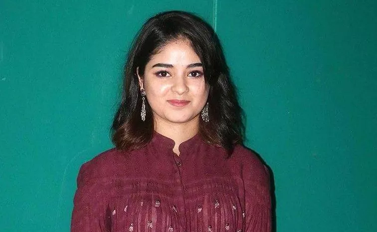 Dangal Actress Zaira Wasim Father Passed Away