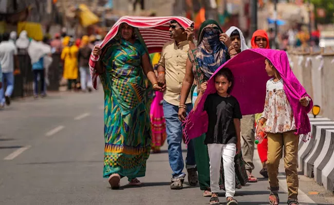 54 dead as heatwave bakes parts of India duststorm likely in Delhi 